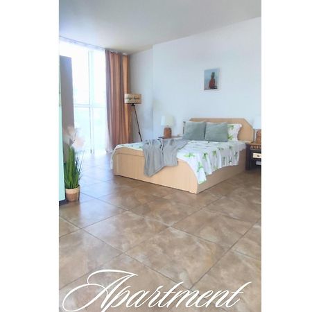 Апартамент Flame Pantai Sunny Luaran gambar